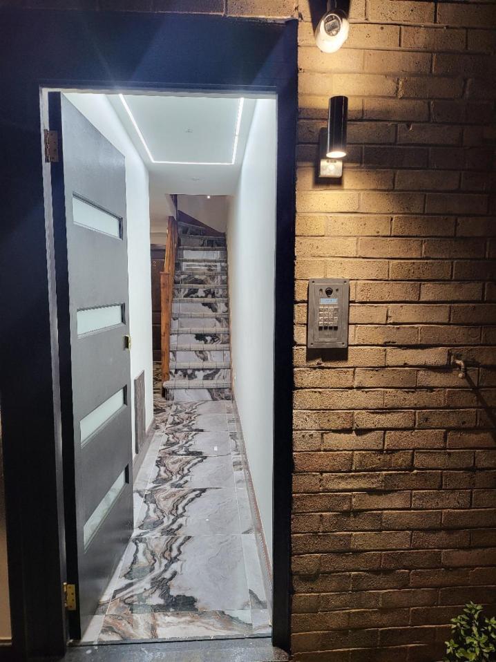 Проживание в семье 95 Hackney *